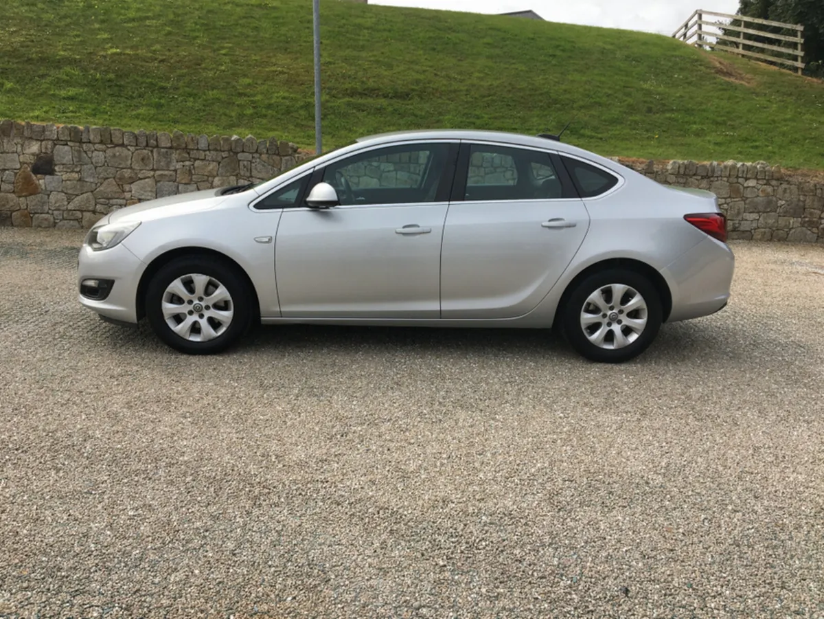 Opel Astra NOTCHBACK 1.6 CDTI 136PS 4DR AUTO - Image 4
