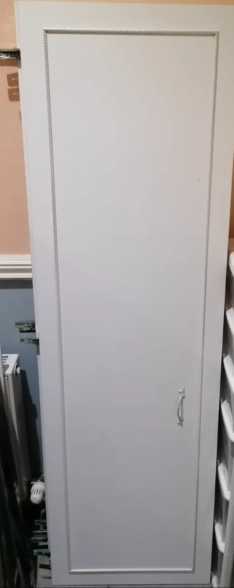 Wardrobe doors with handles and hinges - Image 2
