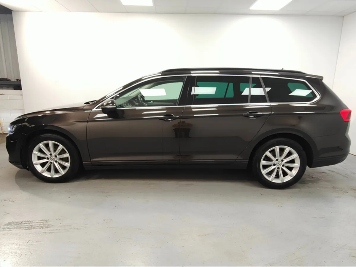Volkswagen Passat ESTATE BUS 1.6 TDI D7F 120 5DR A - Image 3
