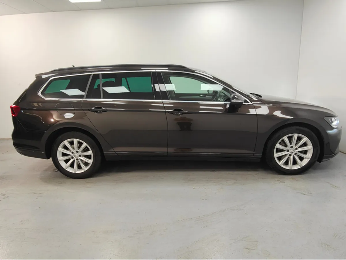 Volkswagen Passat ESTATE BUS 1.6 TDI D7F 120 5DR A - Image 4