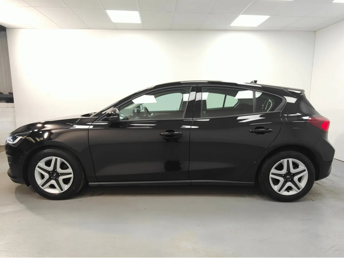 Ford Focus HATCHBACK 1.5L ECOBLUE 120PS ZETEC AUTO - Image 3