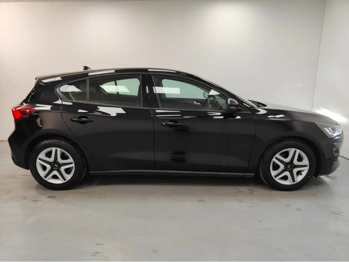 Ford Focus HATCHBACK 1.5L ECOBLUE 120PS ZETEC AUTO - Image 4