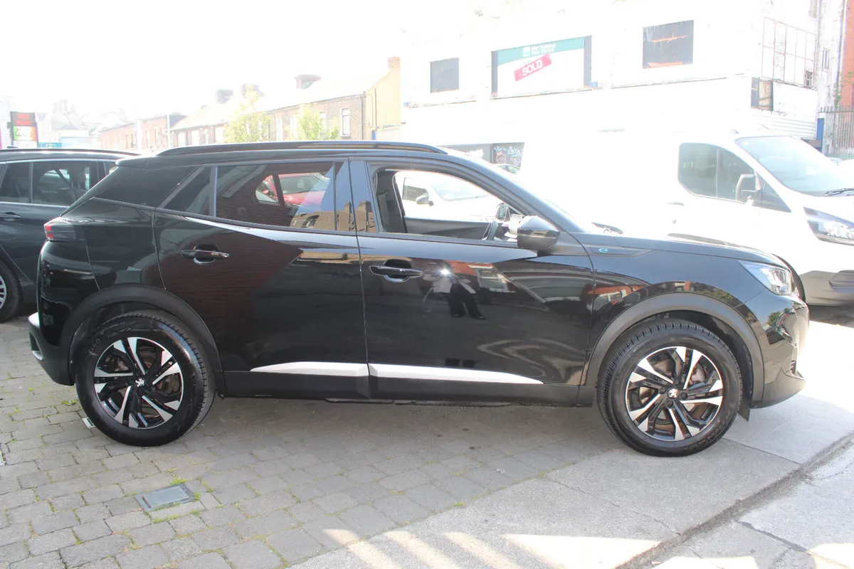 Peugeot 2008 e2008 ALLURE 50KWH AUTO 2022 - Image 3