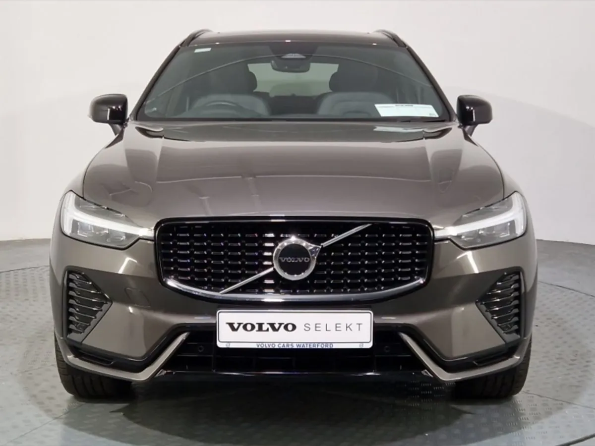 Volvo XC60 B4 Diesel R-design Auto - Image 3