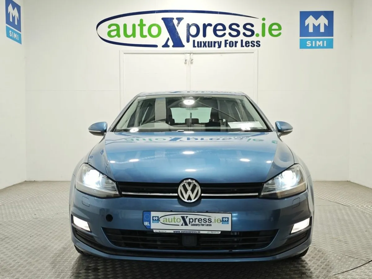 Volkswagen Golf 1.2 TSI Automatic, Reversing camer - Image 3