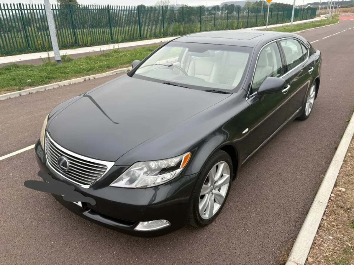 Lexus LS 600H LRSR LWB! 1 OWNER 1 YEAR NCT , Presi - Image 3