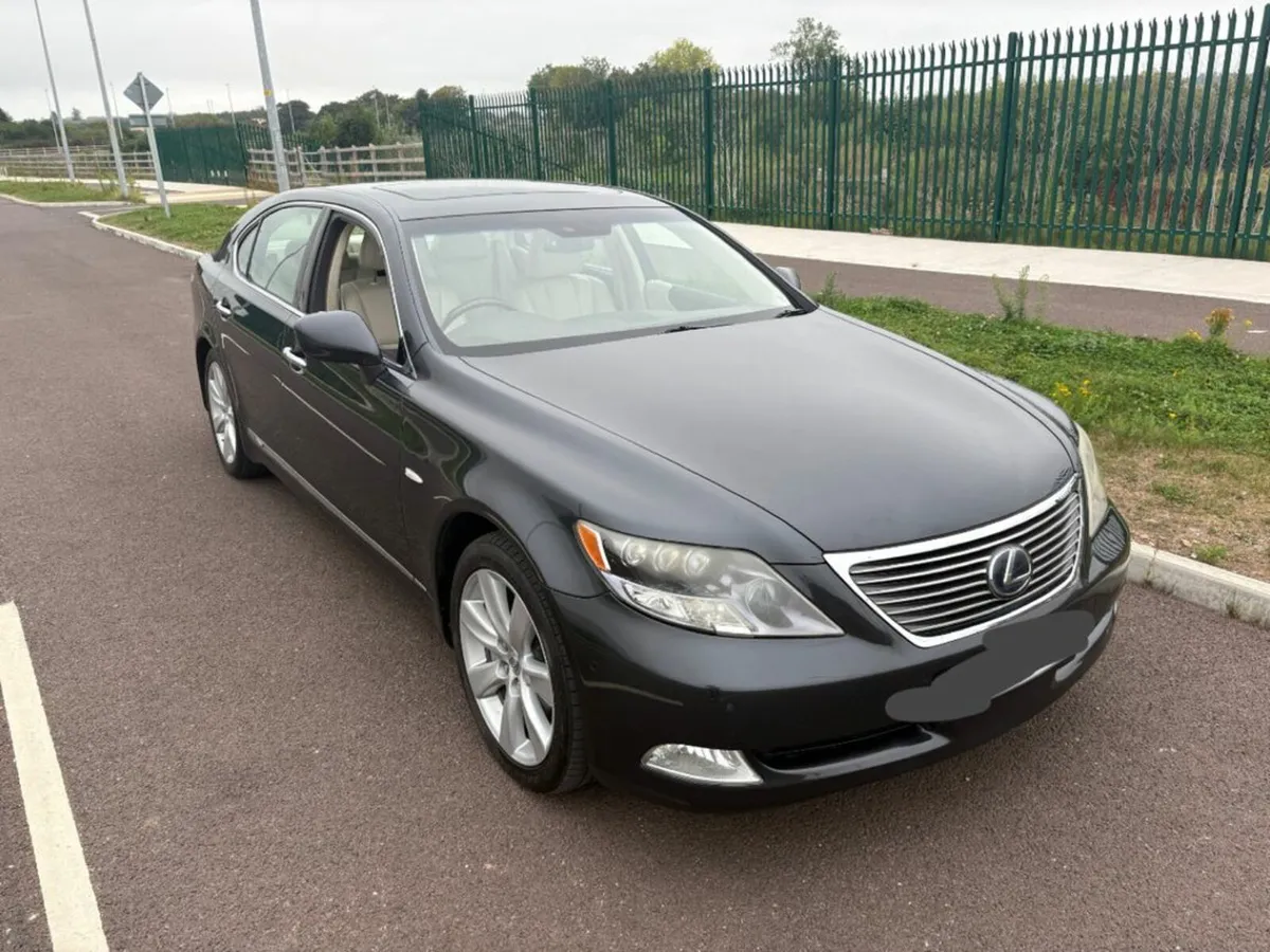 Lexus LS 600H LRSR LWB! 1 OWNER 1 YEAR NCT , Presi - Image 4