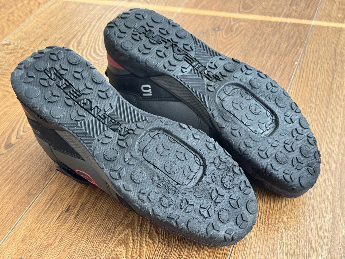 Five ten MTB clipless-compatible shoes; size 46 - Image 3