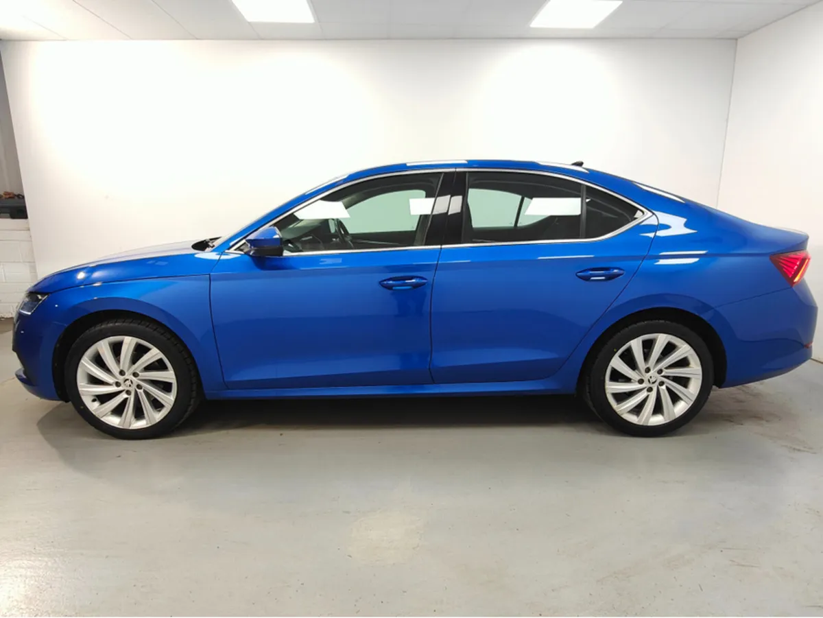 Skoda Octavia STYLE 2.0 TDI 150HP DSG 5 5DR AUTO - Image 3