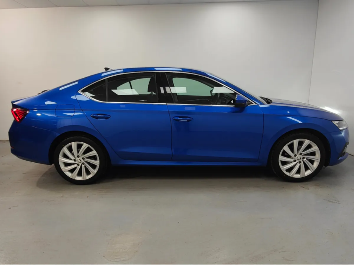 Skoda Octavia STYLE 2.0 TDI 150HP DSG 5 5DR AUTO - Image 4