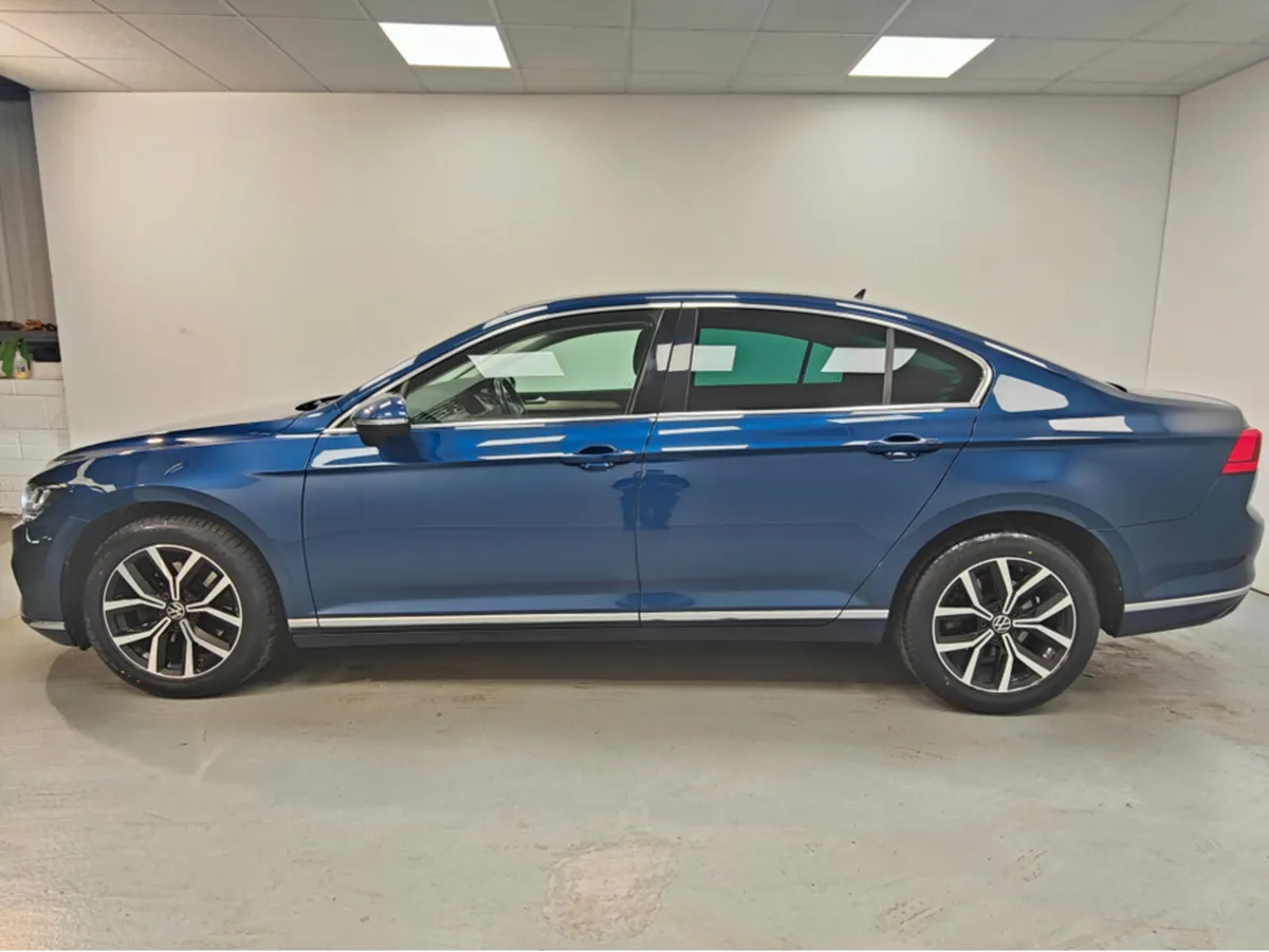 Volkswagen Passat ELEGANCE 2.0 TDI MANUAL 6SPEED F - Image 3