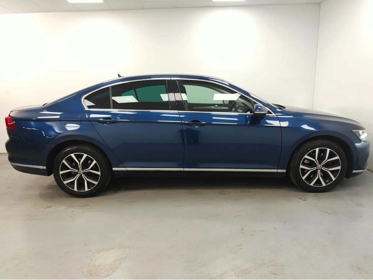 Volkswagen Passat ELEGANCE 2.0 TDI MANUAL 6SPEED F - Image 4