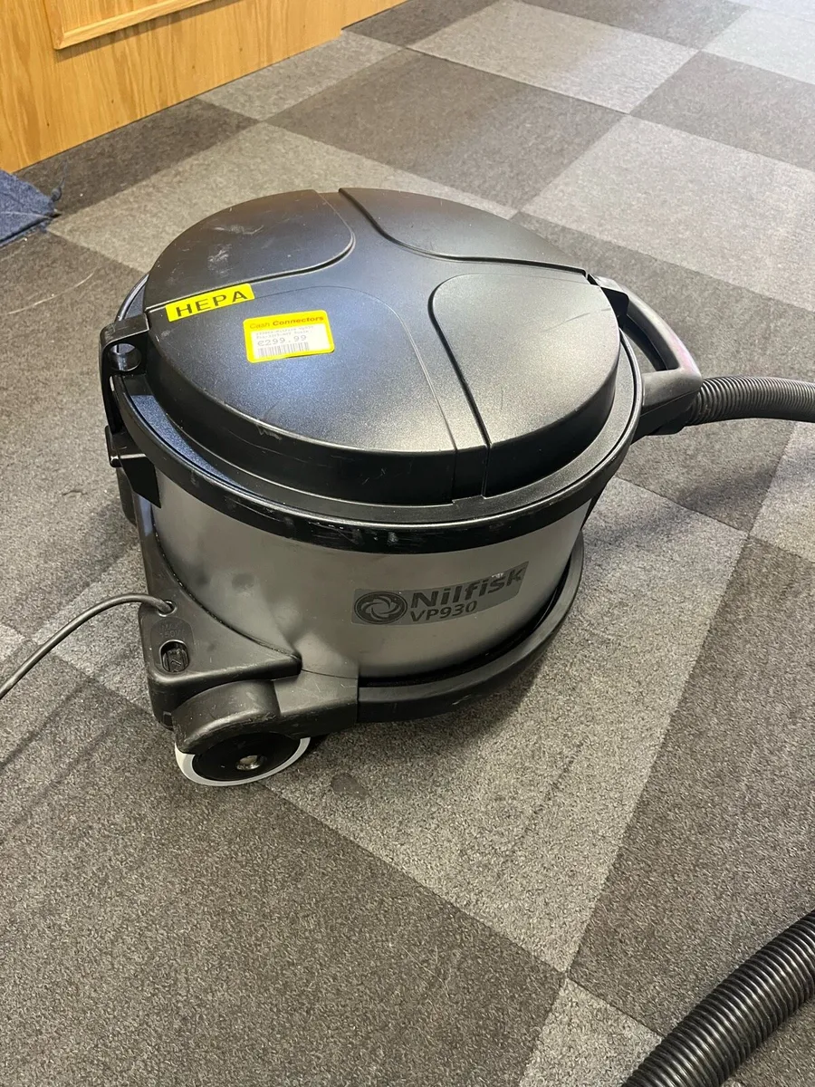 Nilfisk VP930 Vacuum Cleaner - Image 1