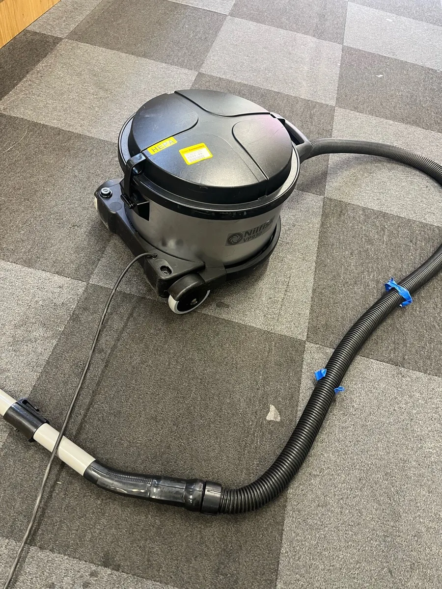 Nilfisk VP930 Vacuum Cleaner - Image 2
