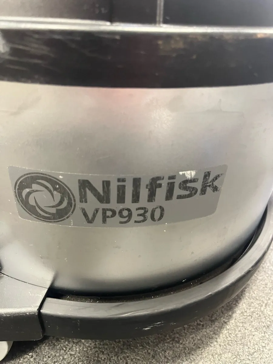 Nilfisk VP930 Vacuum Cleaner - Image 4