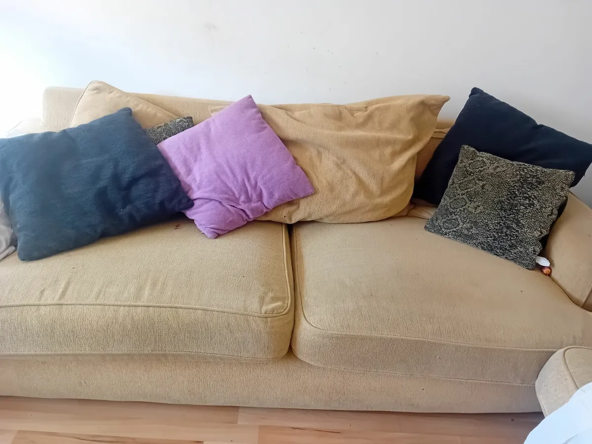 Household furniture - Image 1