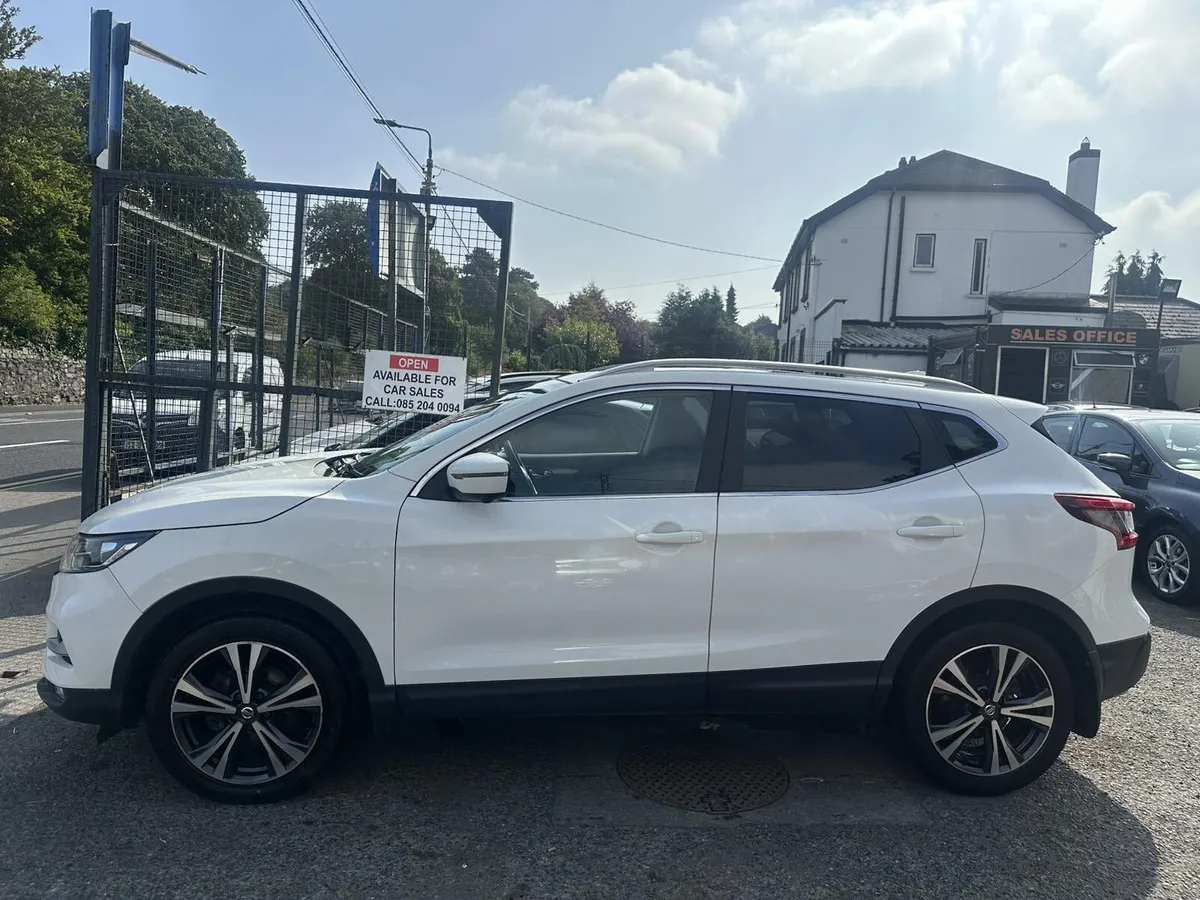 2018 Qashqai 1.2 PREMIUM Low Mileage - Image 3