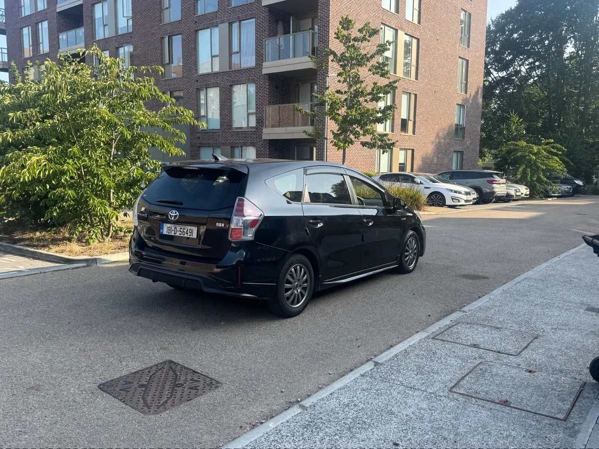 2018 Toyota Prius Alpha 7 Seater - Image 3