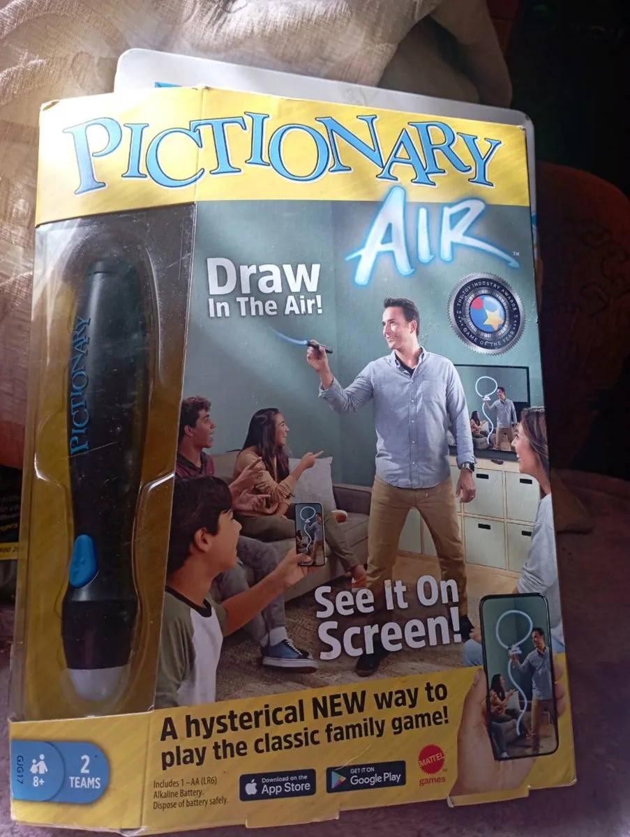 PICTIONRY AIR 2 - INTERACTIVE FAMILY PARTY GAME - Image 1