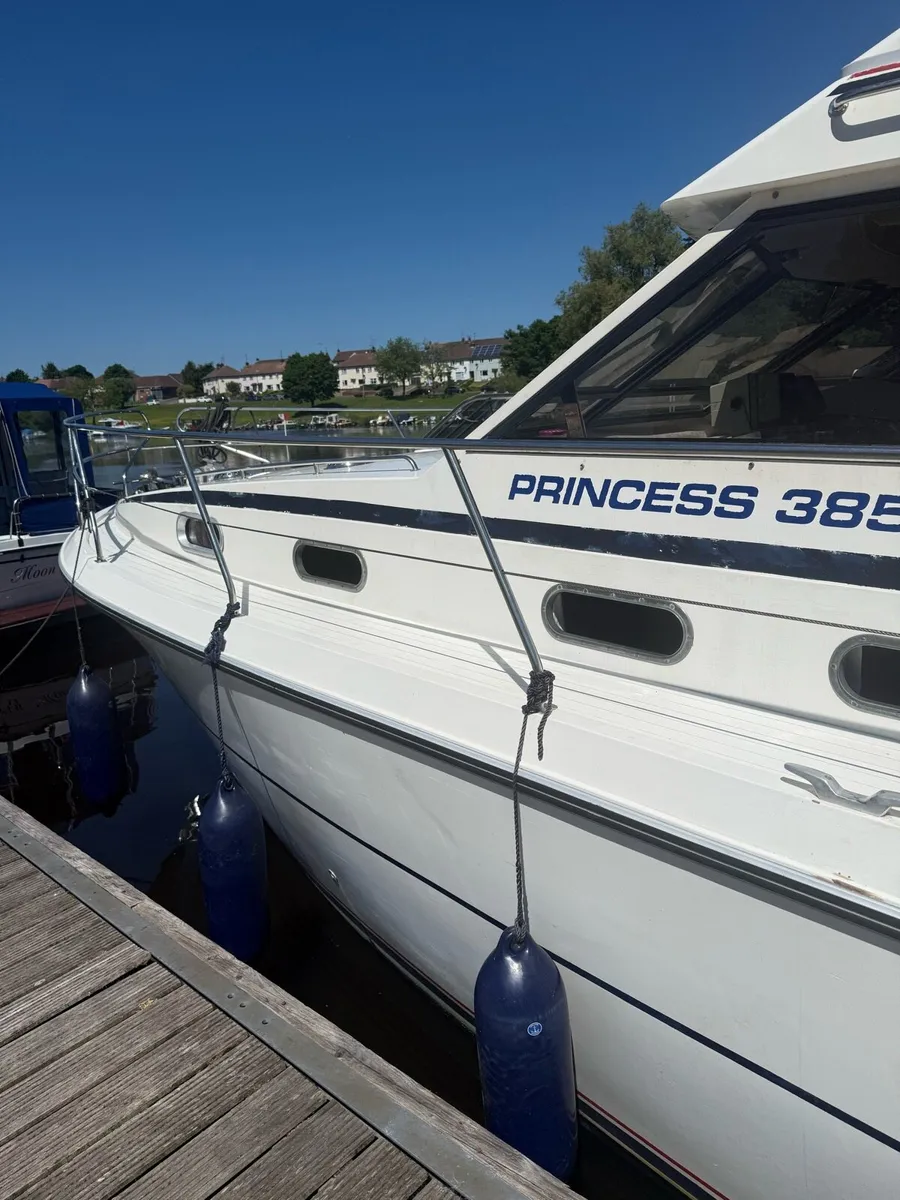 1987 Princess 385 - Image 3