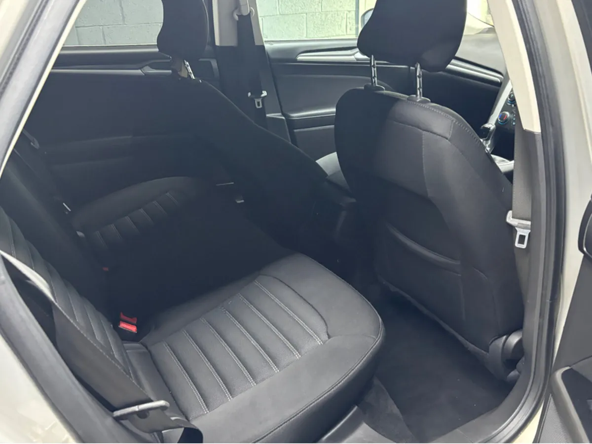 Ford Mondeo ZETEC 5DR 1.5 TDCI 120PS 4DR - Image 3
