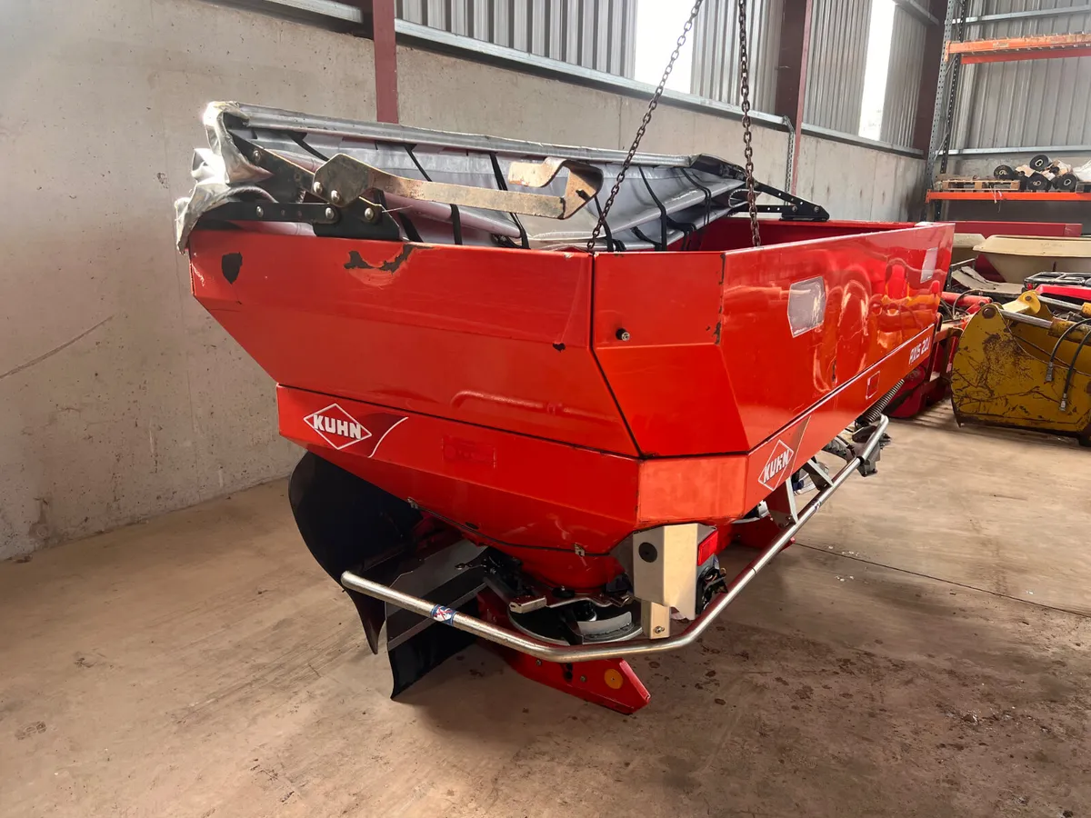Kuhn Axis 20.1 Fertiliser Sower - Image 3