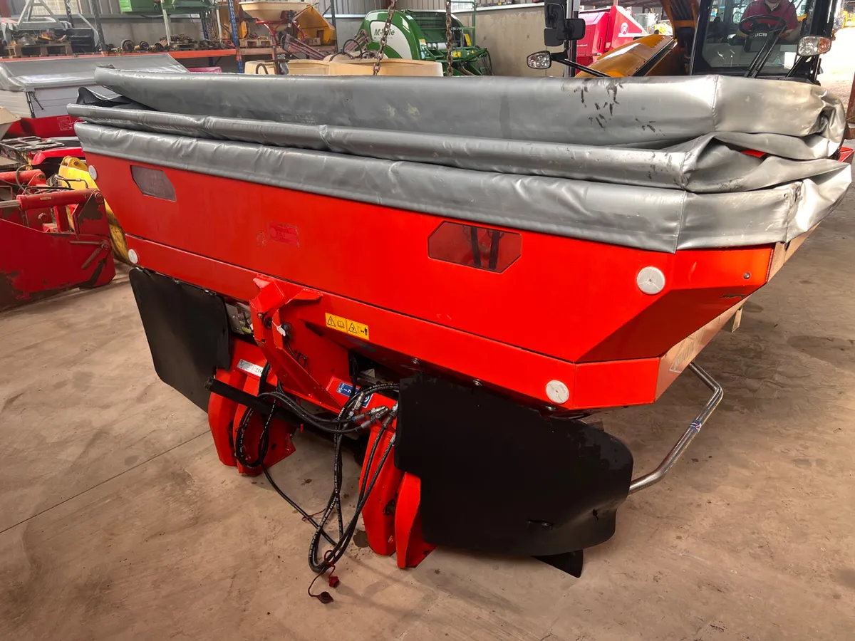 Kuhn Axis 20.1 Fertiliser Sower - Image 4