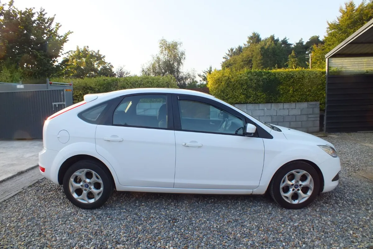2011 Ford Focus 1.6 Sport (High Spec & Low Miles.) - Image 3