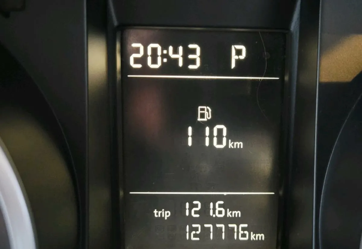 Volkswagen golf - Image 4