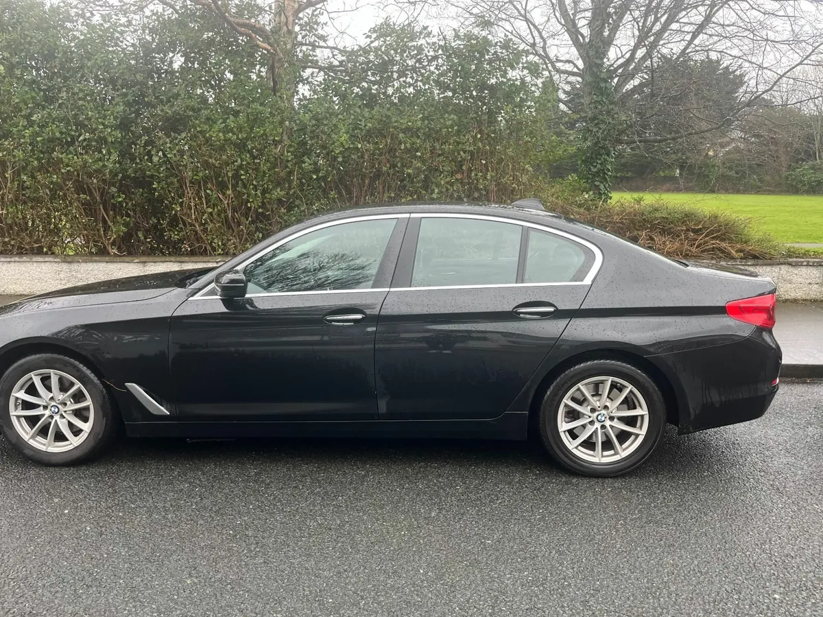 BMW 5-Series 2017 - Image 2