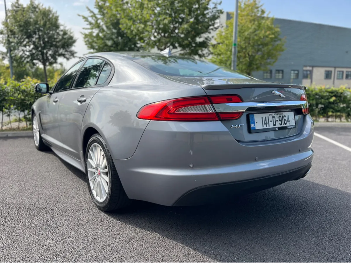 Jaguar XF 2.2 D R-SPORT AUTO *FULL SERVICE HISTORY - Image 3