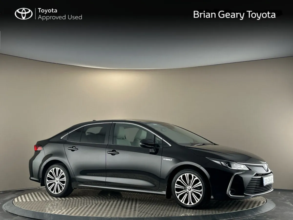 Toyota Corolla HYBRID LUNA SPORT SALOON - Image 1
