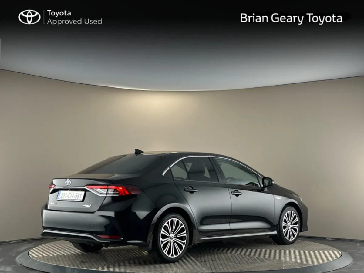 Toyota Corolla HYBRID LUNA SPORT SALOON - Image 2