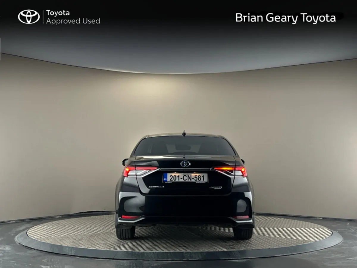 Toyota Corolla HYBRID LUNA SPORT SALOON - Image 4