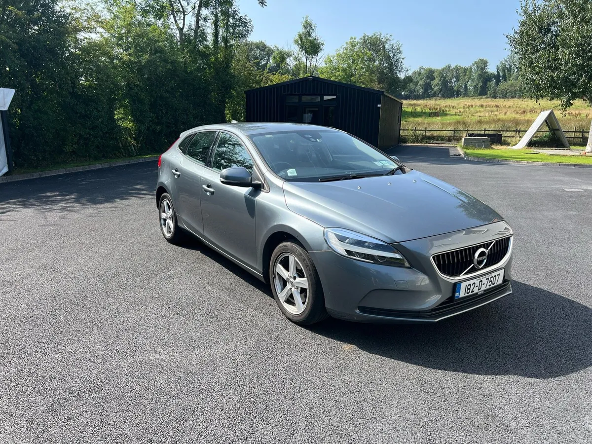 Volvo V40 - Image 1