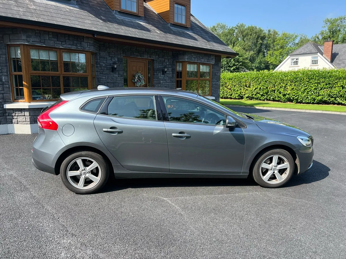 Volvo V40 - Image 3