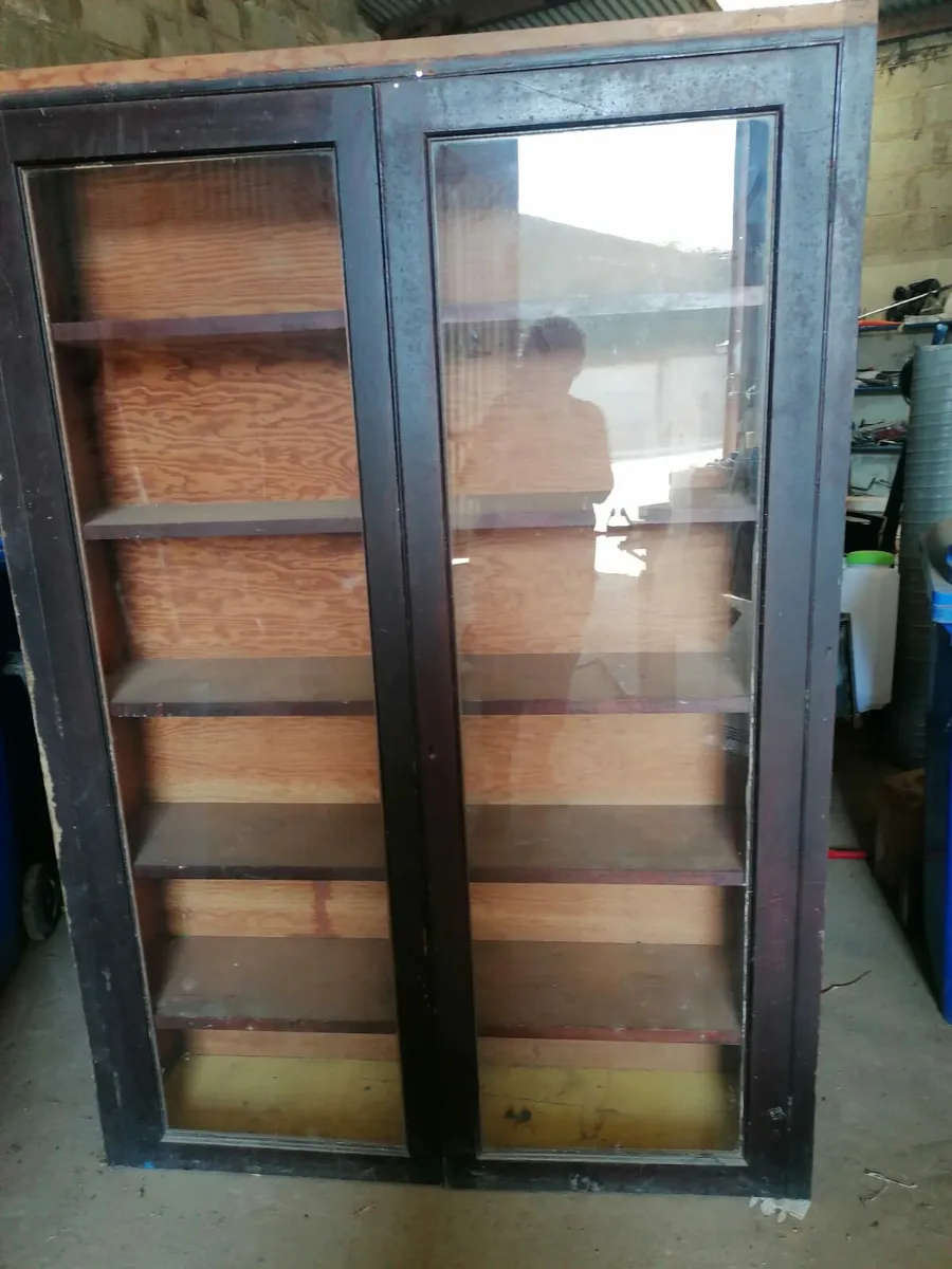 Antique bookshelf - Image 1