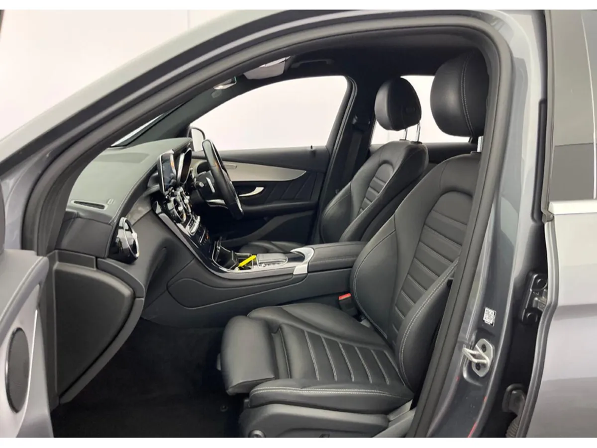 Mercedes-Benz GL-Class D 4MATIC AMG LINE - Image 4