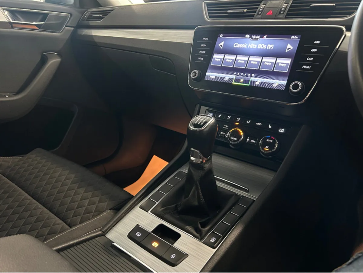 Skoda Superb AMBITION 2.0 TDI 150HP 5DR - Image 3