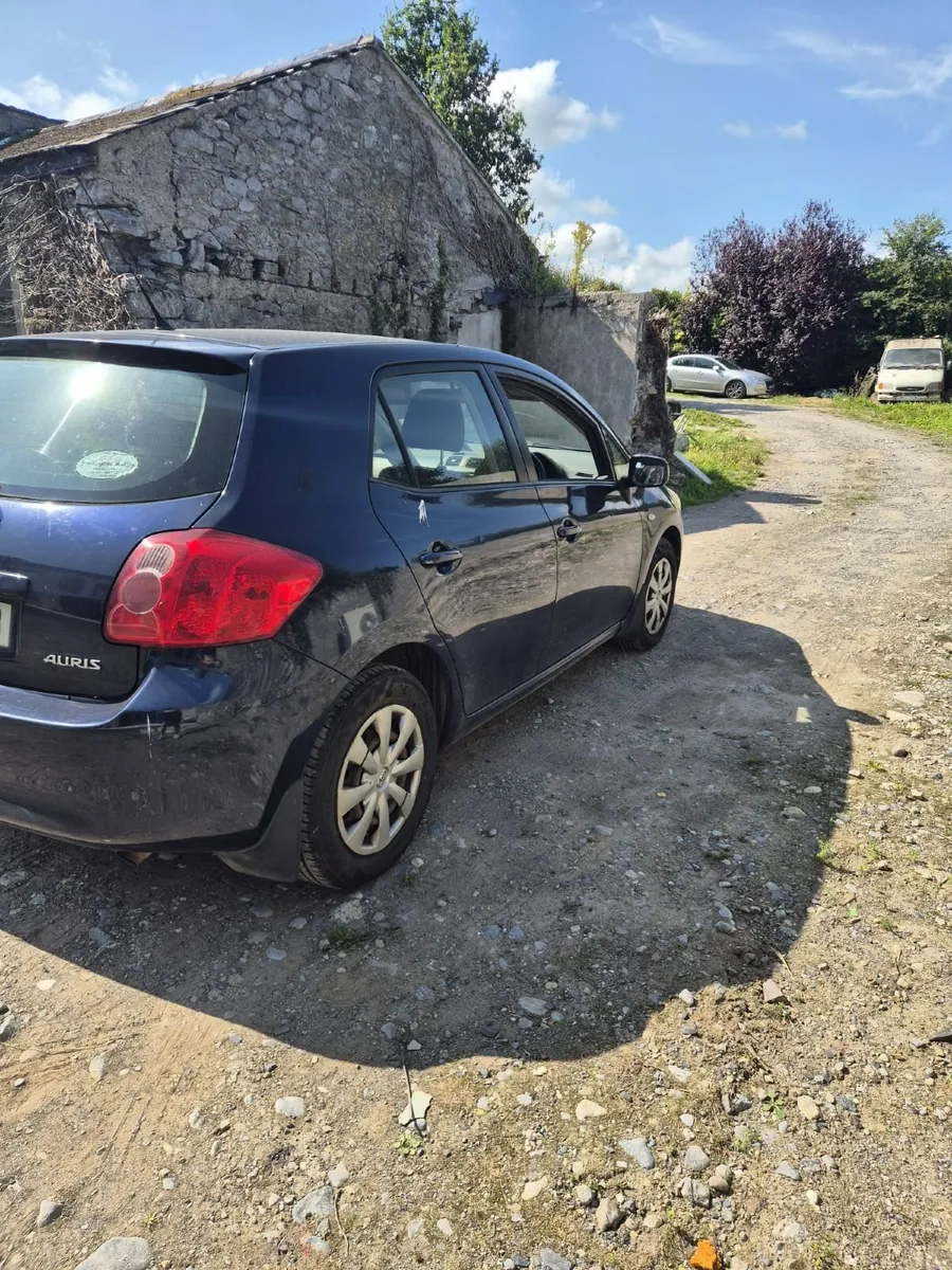 Toyota Auris 2007 - Image 2