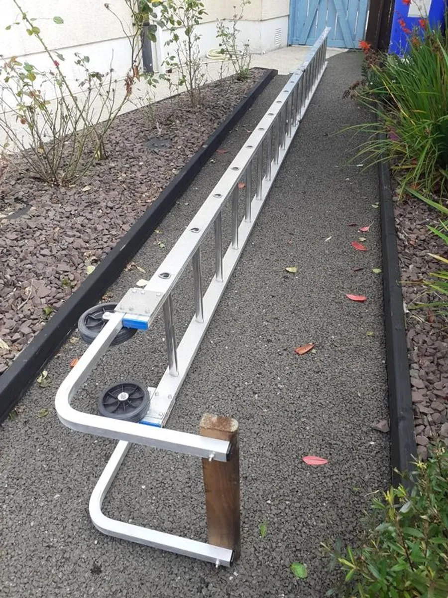 20ft folding roof ladder - Image 1