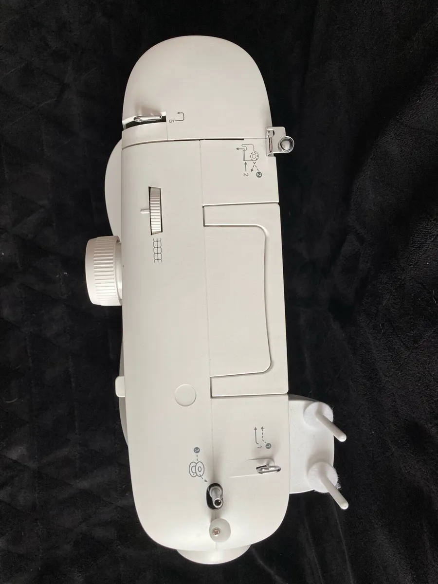 SINGER M2105,white, semi-automatic sewing machine - Image 3