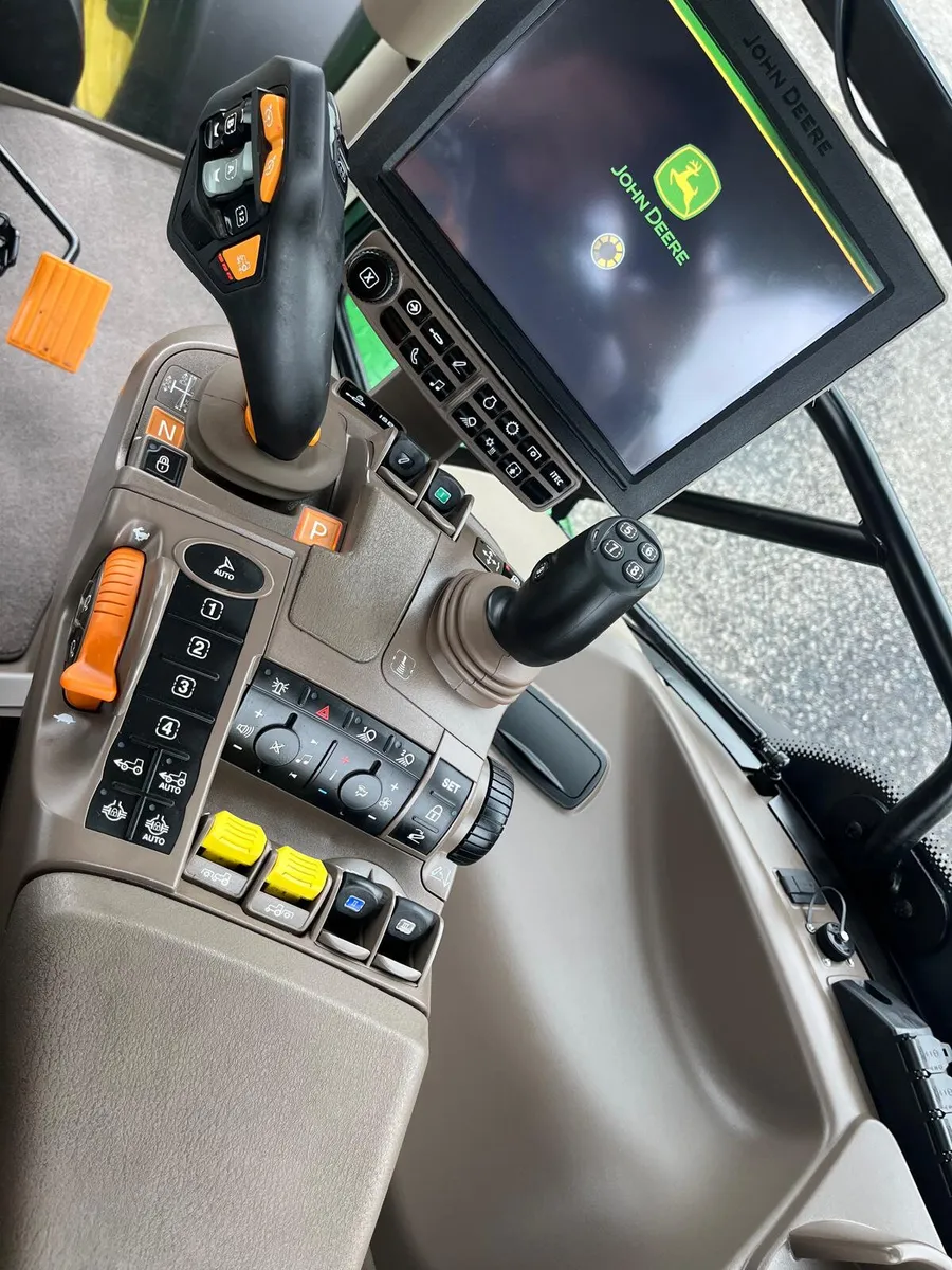 2022 John Deere 6250R - Image 2