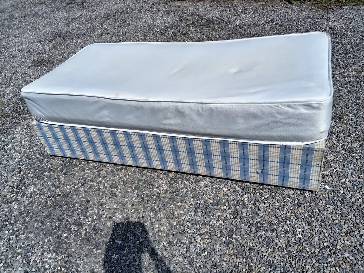 Single bed and mattress good nick