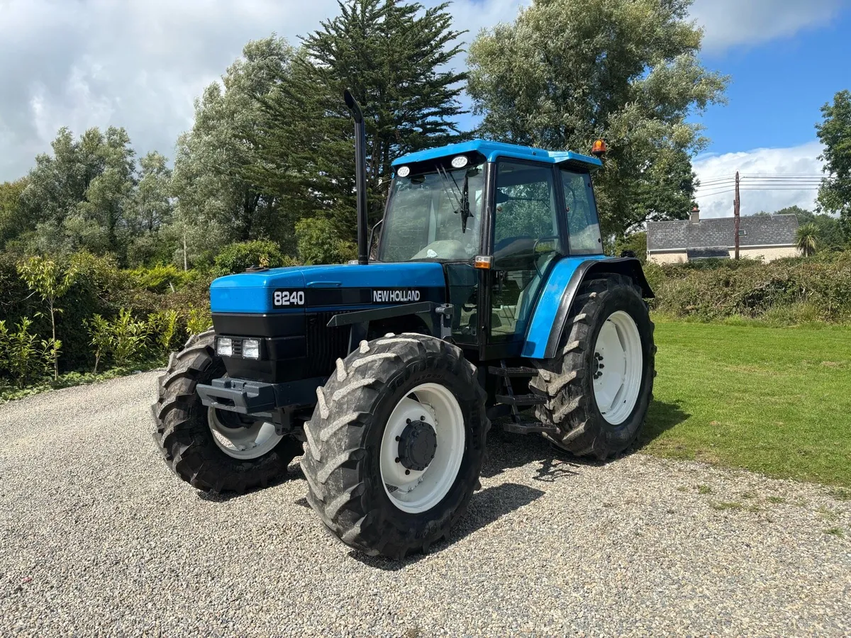 New Holland 8240 c/w Loader - Image 2