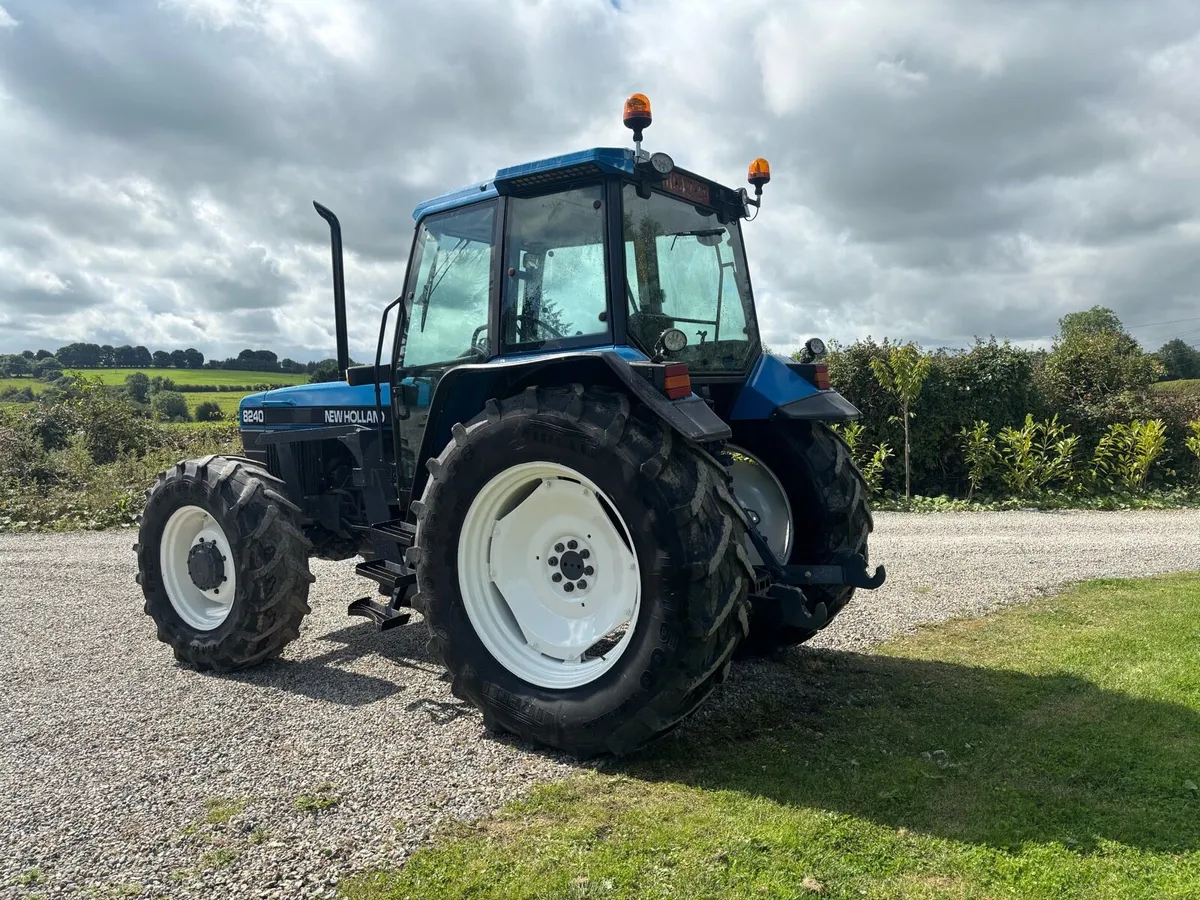 New Holland 8240 c/w Loader - Image 3