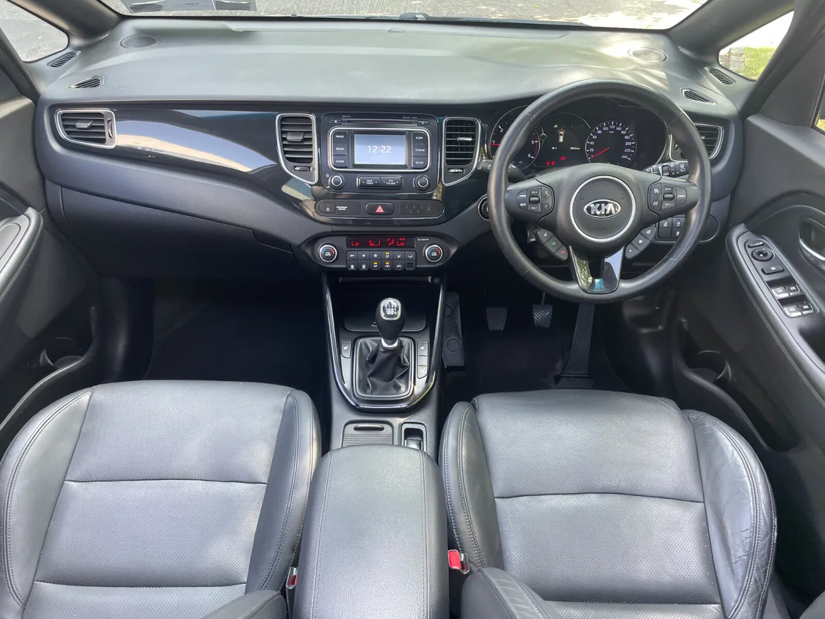 PLATINUM - 7SEATS - SUNROOF-LOW KMS-HEATED LEATHER - Image 3