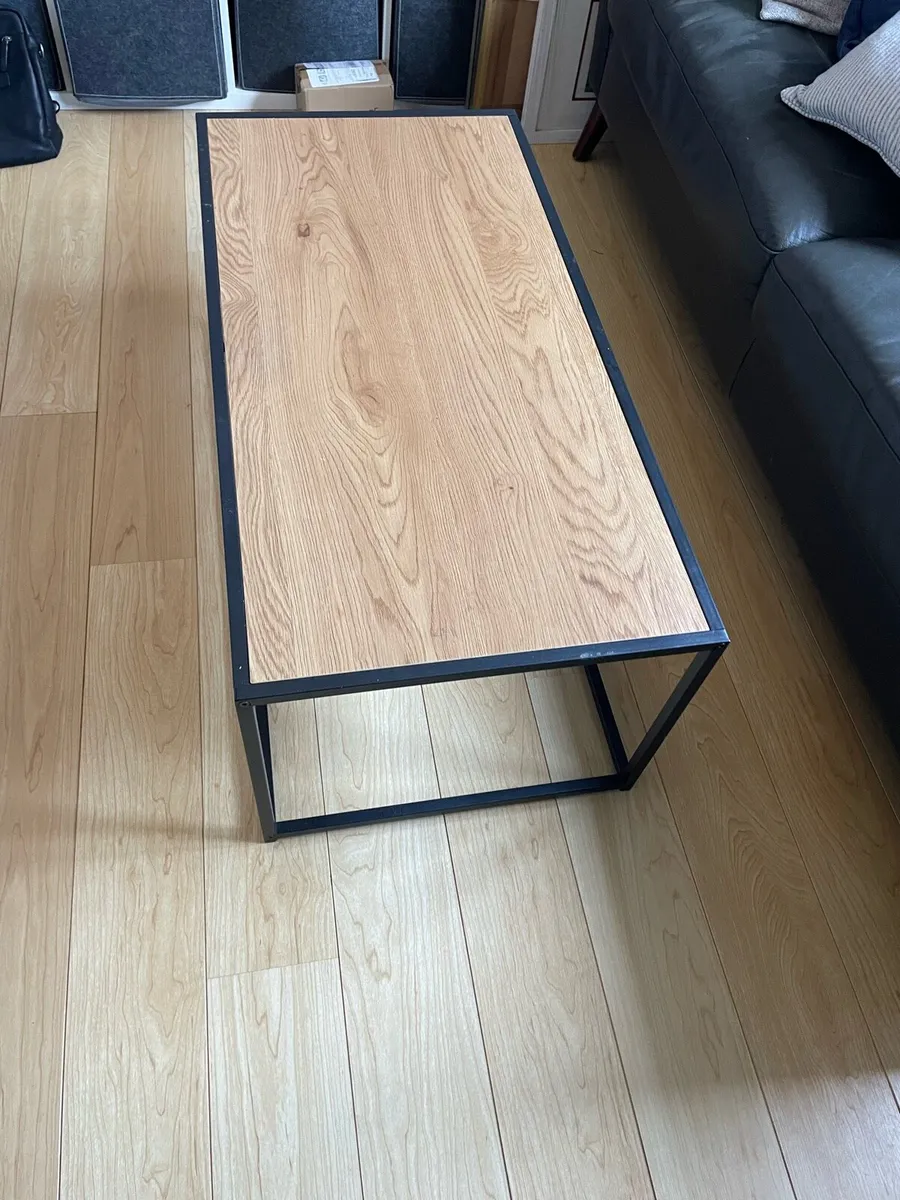 3 seater leather sofa & coffee tables - Image 4