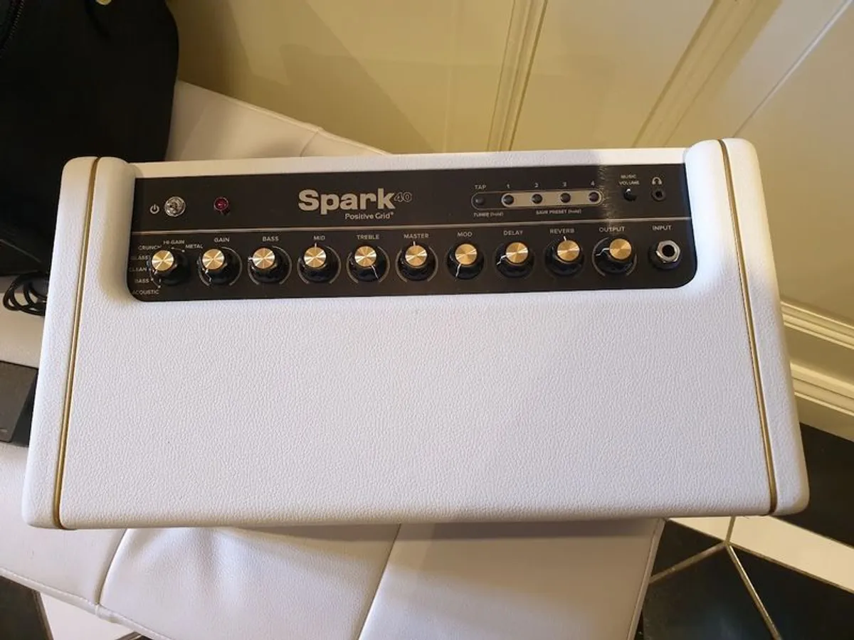 Positive Grid Spark Guitar / Bass / Acoustic 40-Watt Combo Amp / Bluetooth Speaker. Mobile App (With Spark Padded Bag) - Image 4