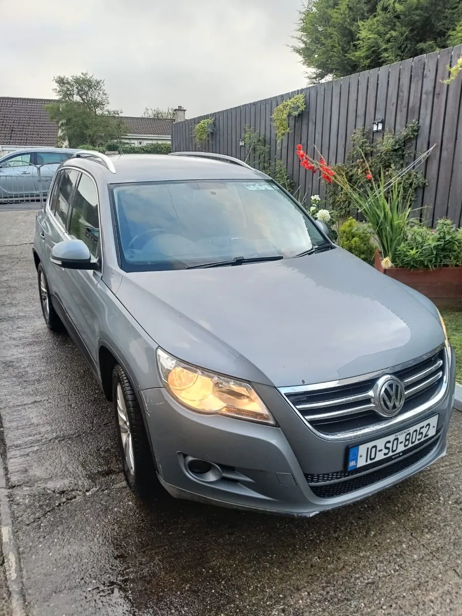 Volkswagen Tiguan 2010 - Image 2